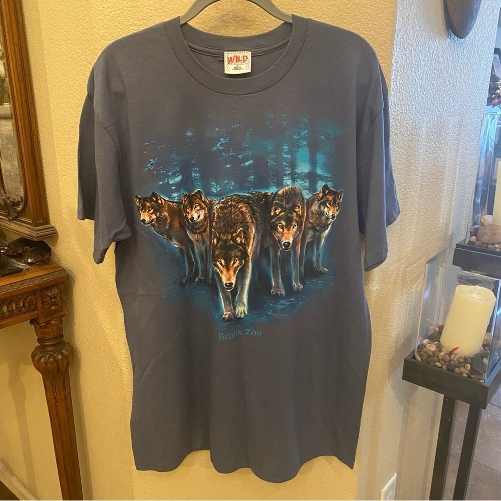 Vintage WILD GEAR Blue Wolf Graphic T-Shirt Size XL-Made in USA